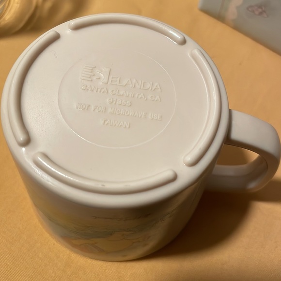 Vintage The Walt Disney co. Winnie  the Pooh child’s mug and Disney photo album - Picture 2 of 8